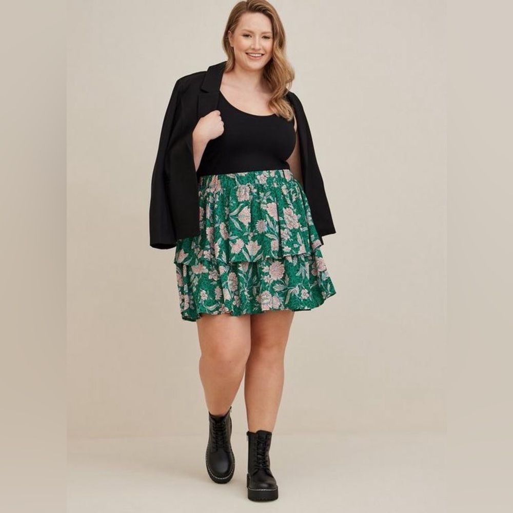 Torrid Dark Green Floral Mini Tiered Skater Skirt - New - Size 4 (26)